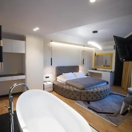 Sky Hotel Korce Exterior photo