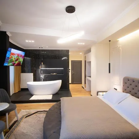 Sky Hotel Korce Exterior photo